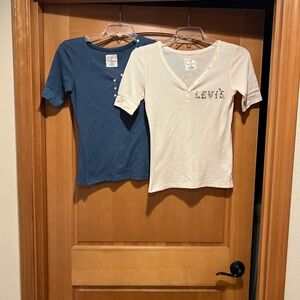 Levi's Women’s Blue and Cream V-Neck Tees